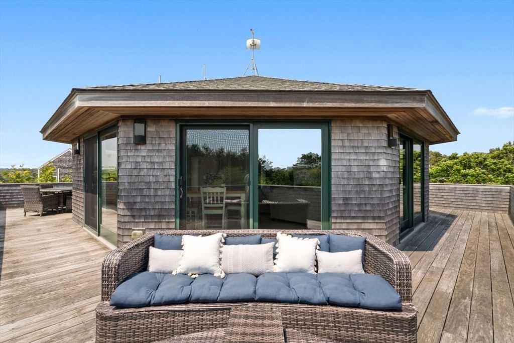 76 Washque Ave Edgartown — Photo 20 of 42