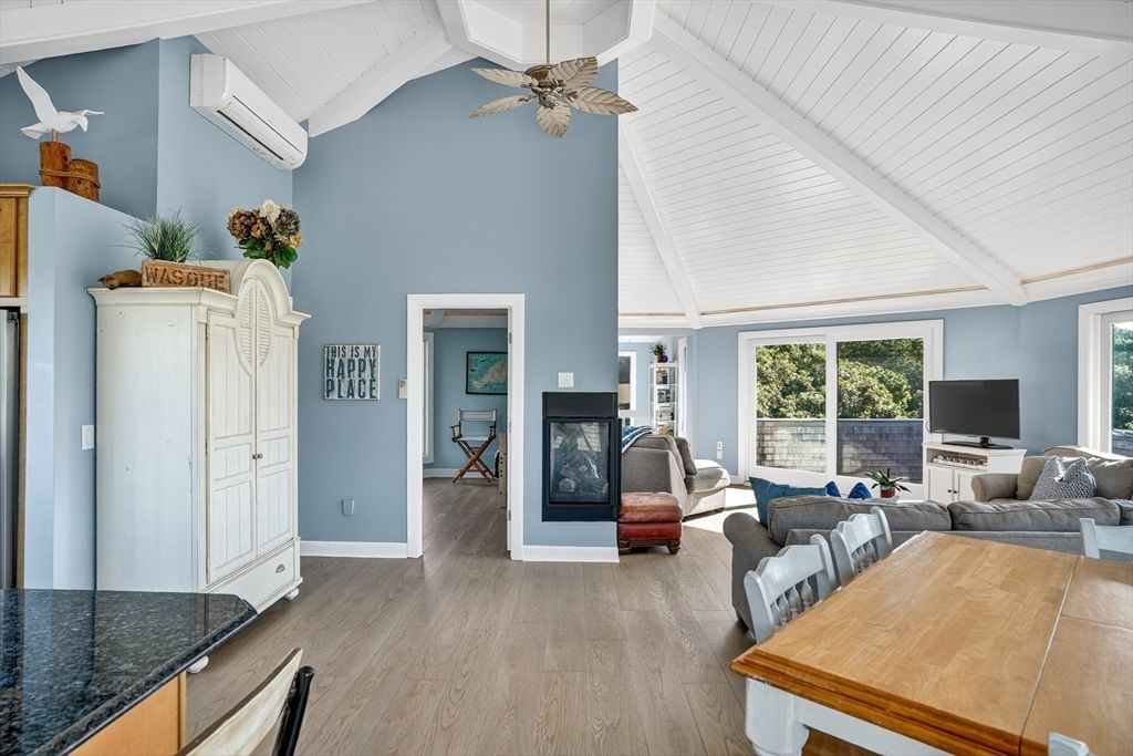 76 Washque Ave Edgartown — Photo 22 of 42