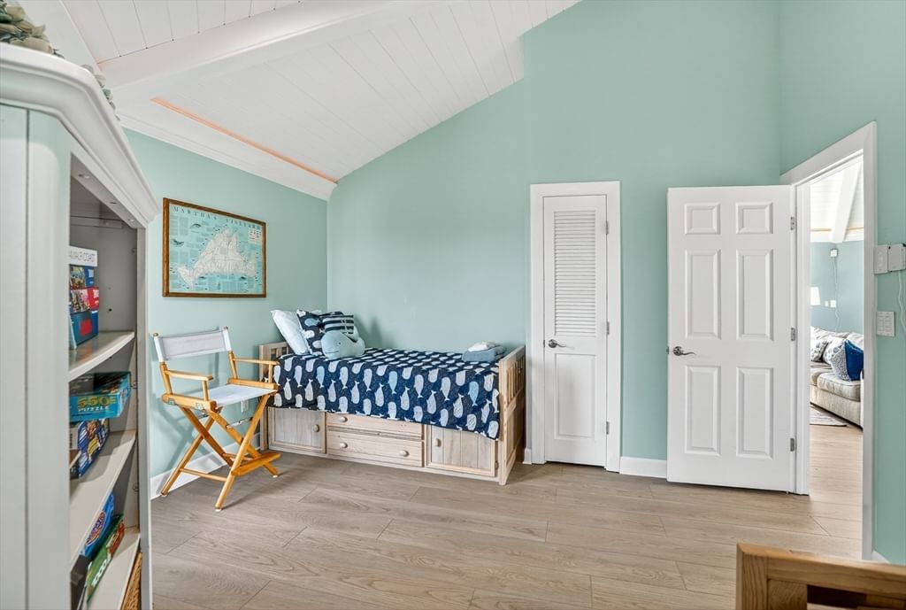 76 Washque Ave Edgartown — Photo 24 of 42