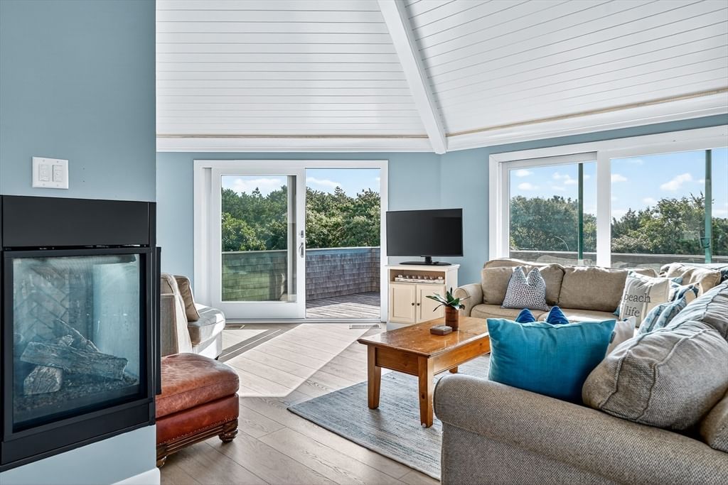 76 Washque Ave Edgartown — Photo 27 of 42