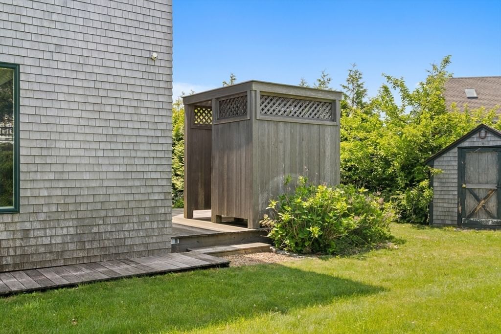 76 Washque Ave Edgartown — Photo 32 of 42