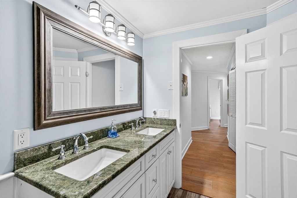 76 Washque Ave Edgartown — Photo 35 of 42