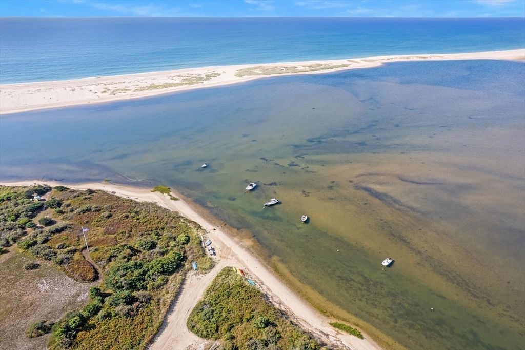 76 Washque Ave Edgartown — Photo 40 of 42