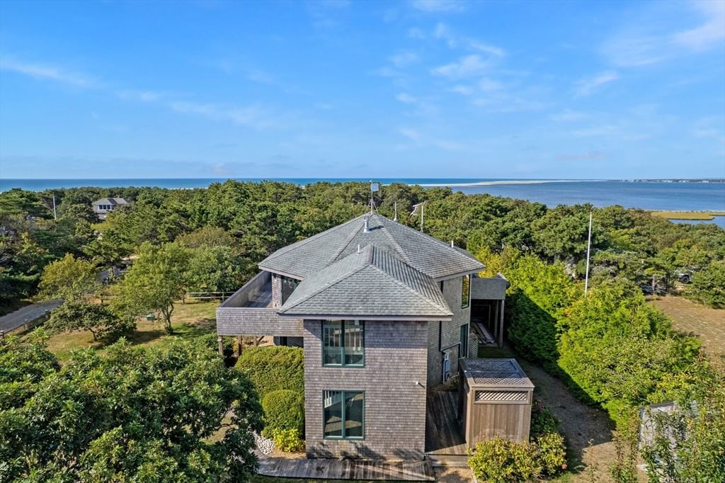 76 Washque Ave Edgartown — Photo 5 of 42