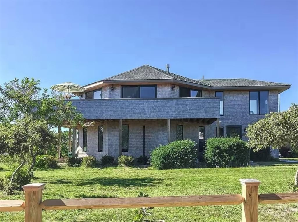 76 Washque Ave Edgartown — Photo 7 of 42