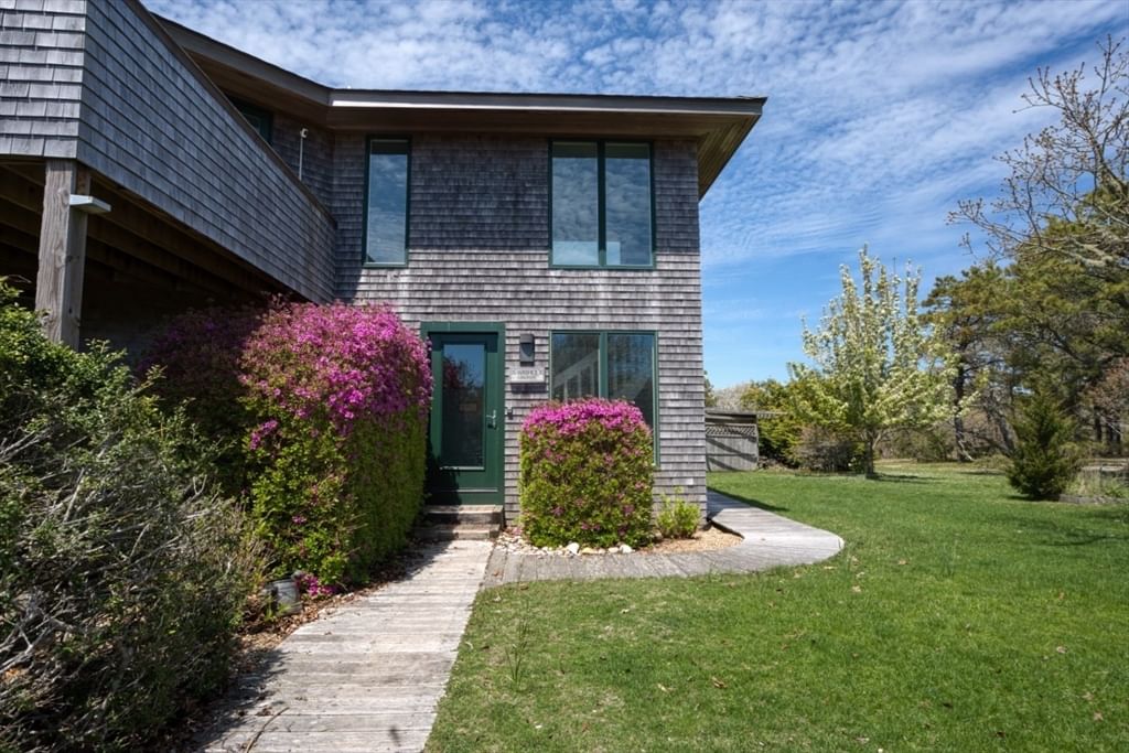 76 Washque Ave Edgartown — Photo 9 of 42