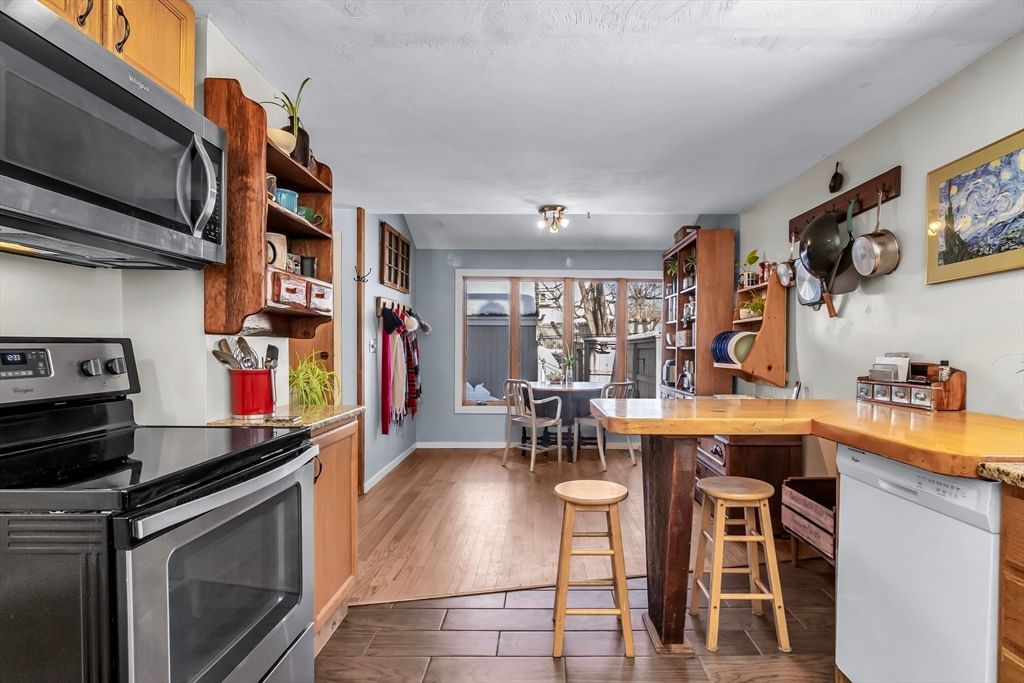 Listing Image 9