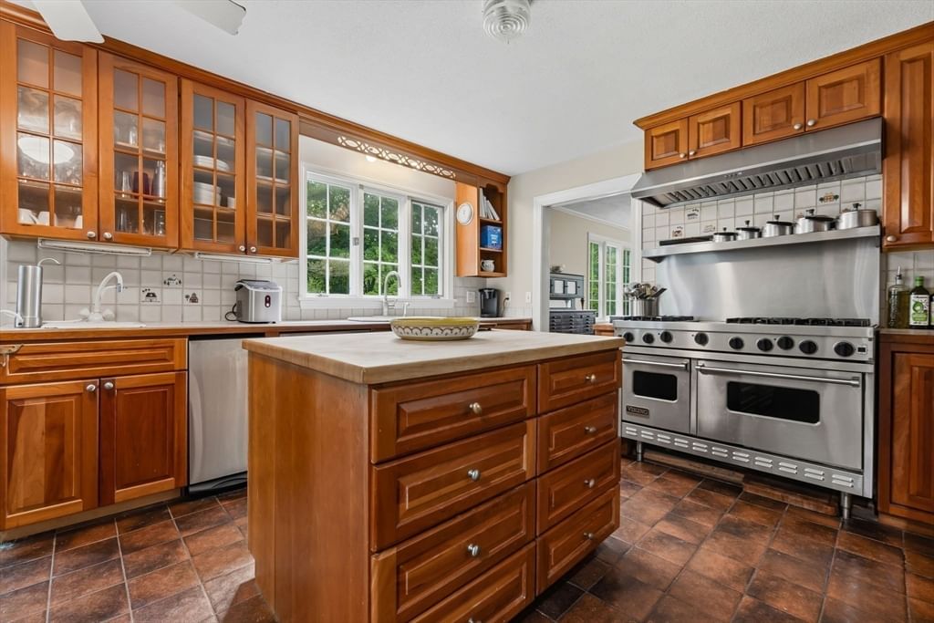 11 Pickman Rd Beverly — Photo 11 of 40