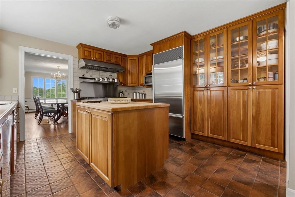 11 Pickman Rd Beverly — Photo 12 of 40