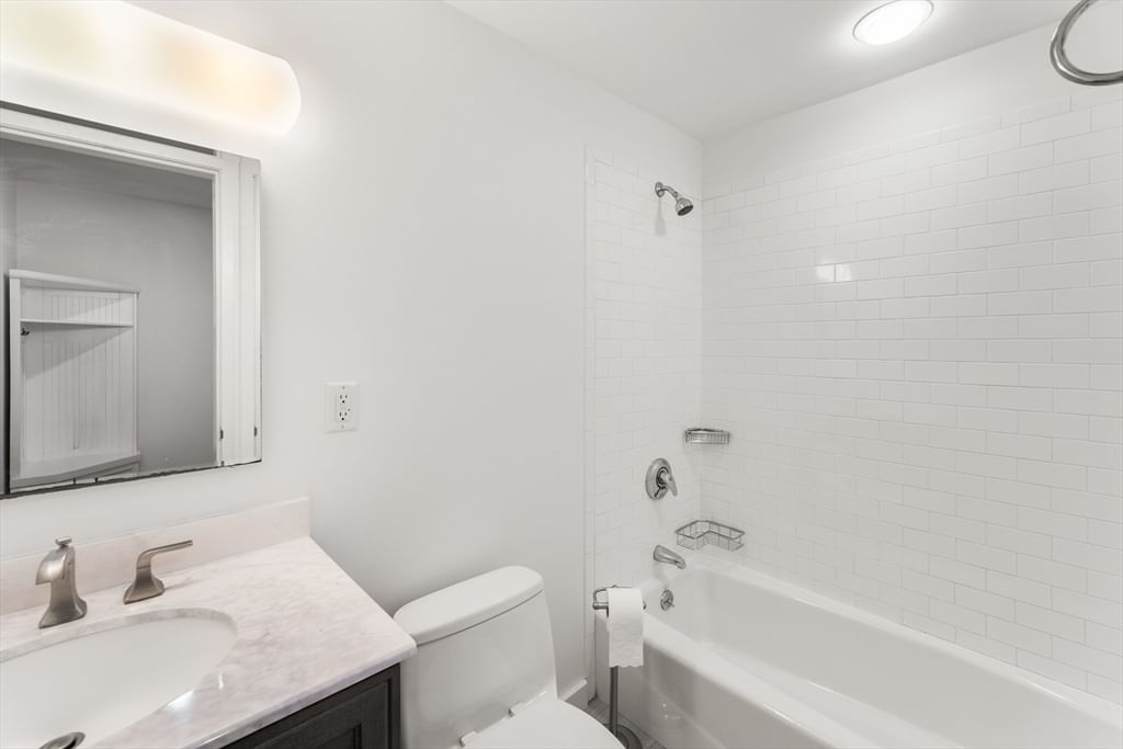 125 B St #1D Boston — Photo 17 of 20