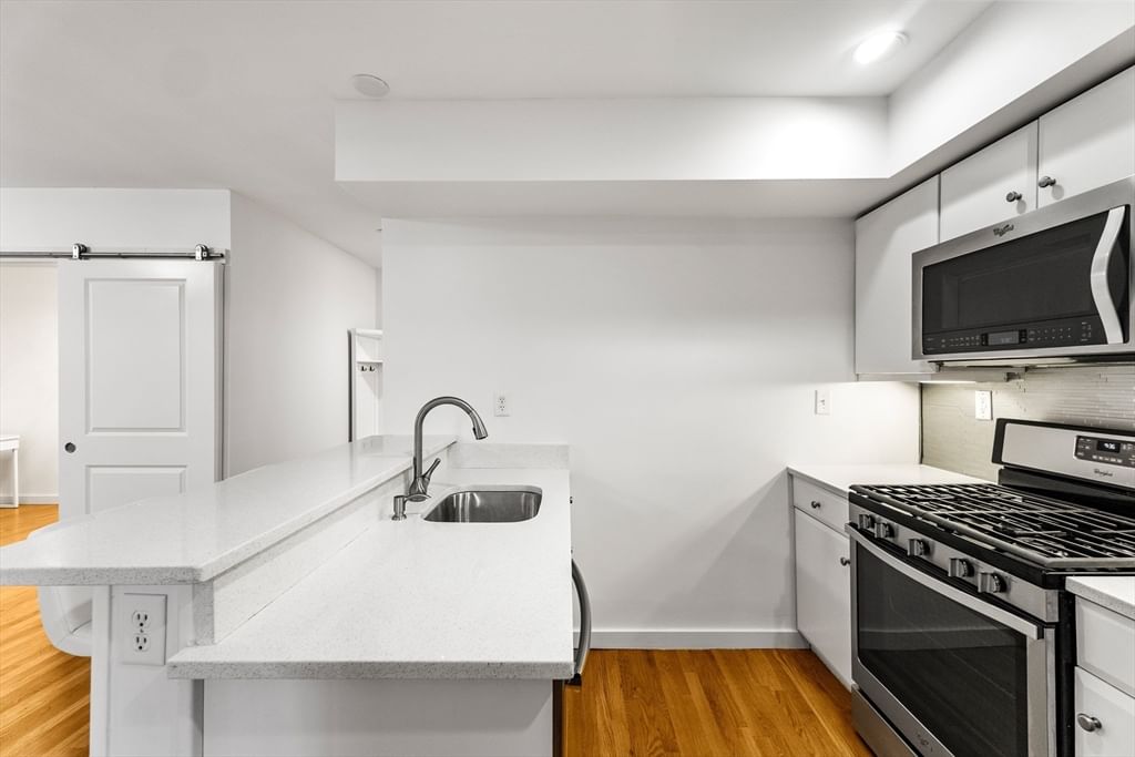 125 B St #1D Boston — Photo 4 of 20
