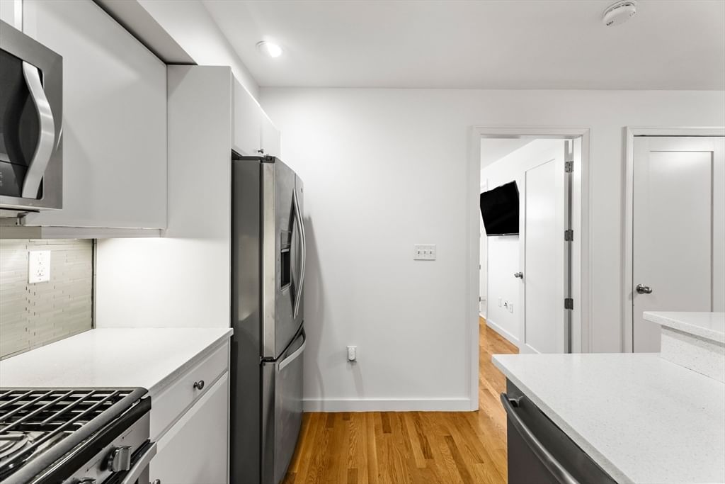 125 B St #1D Boston — Photo 5 of 20