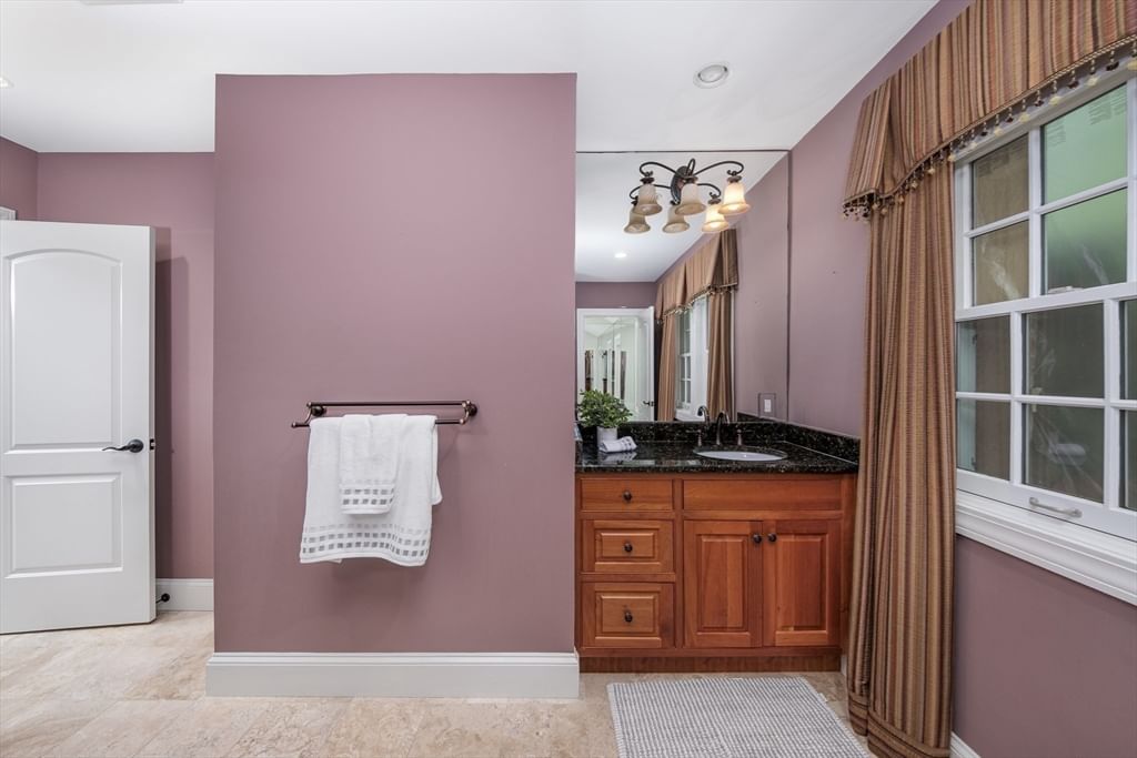 568 Wellesley St Weston — Photo 30 of 38