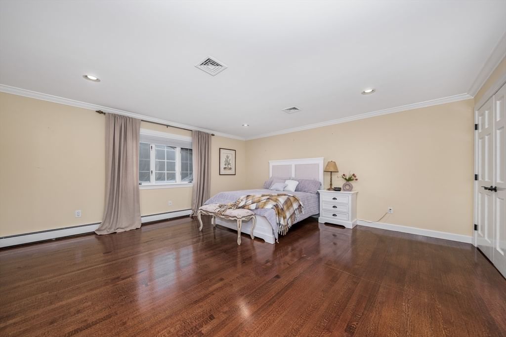 568 Wellesley St Weston — Photo 37 of 38