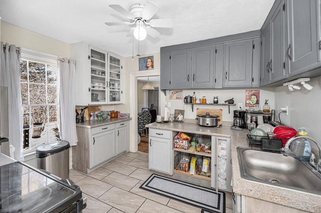 2 Lakeview Ave, Sterling, MA 01564