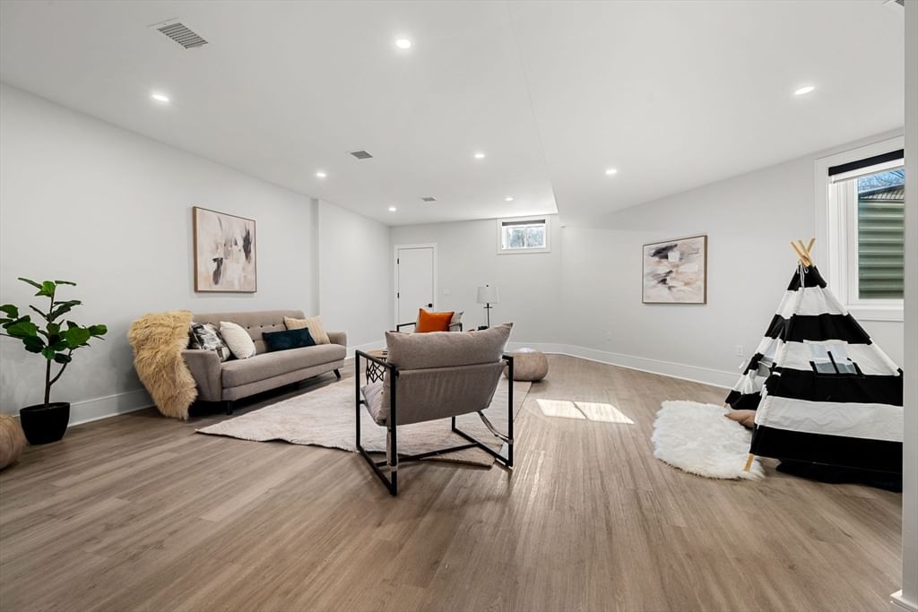 16-18 Josselyn Pl #18 Newton — Photo 21 of 28