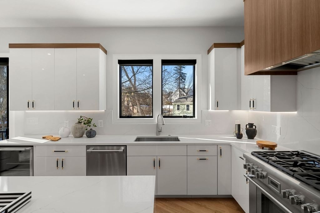 16-18 Josselyn Pl #18 Newton — Photo 7 of 28