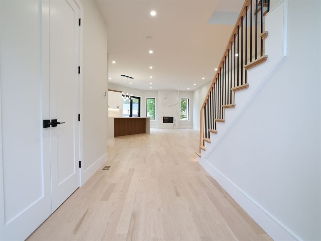 18 Josselyn Pl #18 Newton — Photo 12 of 29