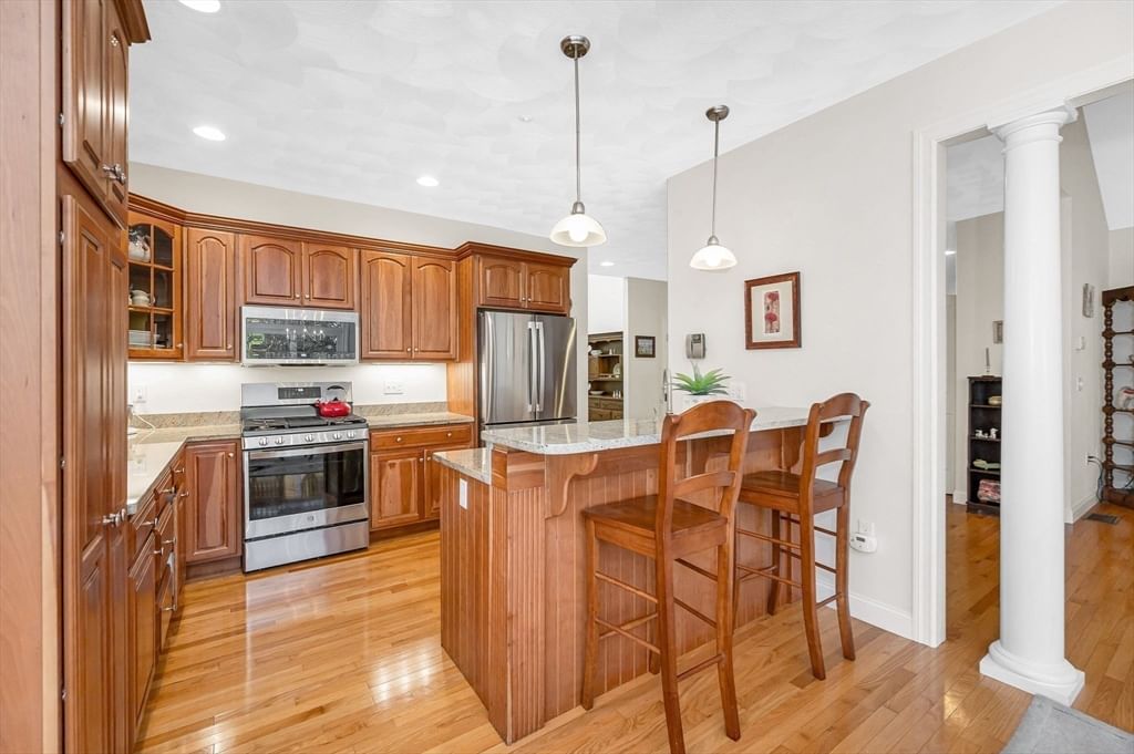 Listing Image 4