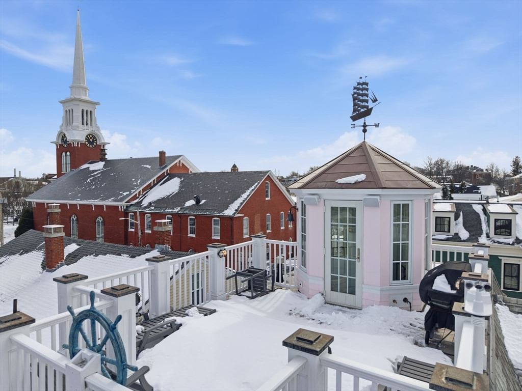 102 Pleasant St