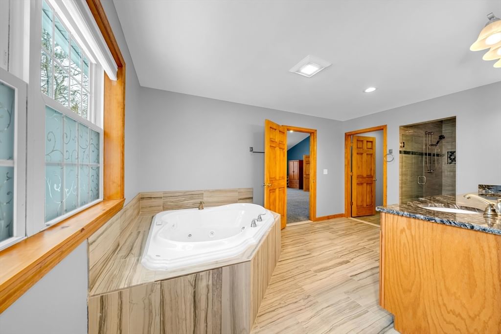 11 Longwood Dr, Lunenburg, MA 01462 photo 5