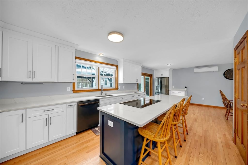 11 Longwood Dr, Lunenburg, MA 01462 photo 2