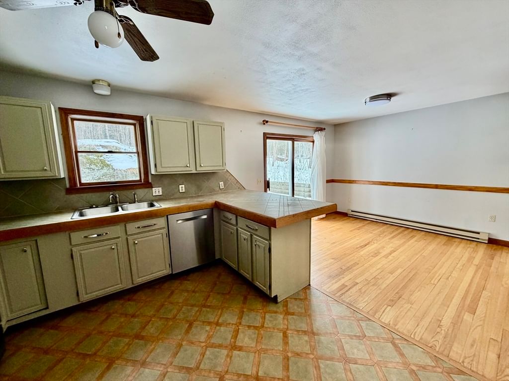 26 Falls Rd, Sunderland, MA 01375 photo 2