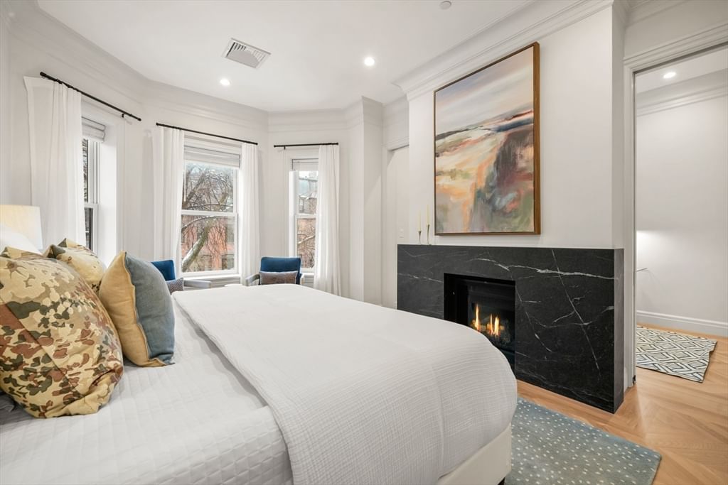 352 Marlborough St Boston — Photo 11 of 15