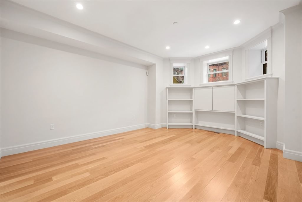 352 Marlborough St Boston — Photo 12 of 15