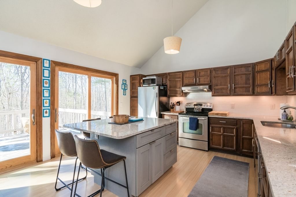 224 N Valley Road, Pelham, MA 01002 photo 2