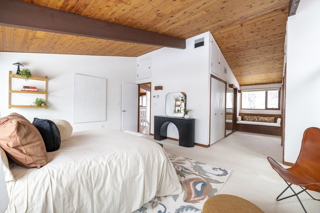 134 Rangeley Rd Brookline — Photo 11 of 27