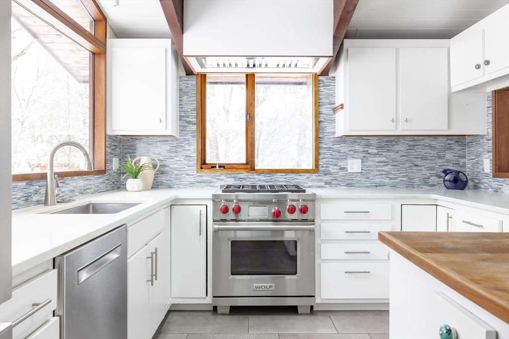 134 Rangeley Rd Brookline — Photo 6 of 27