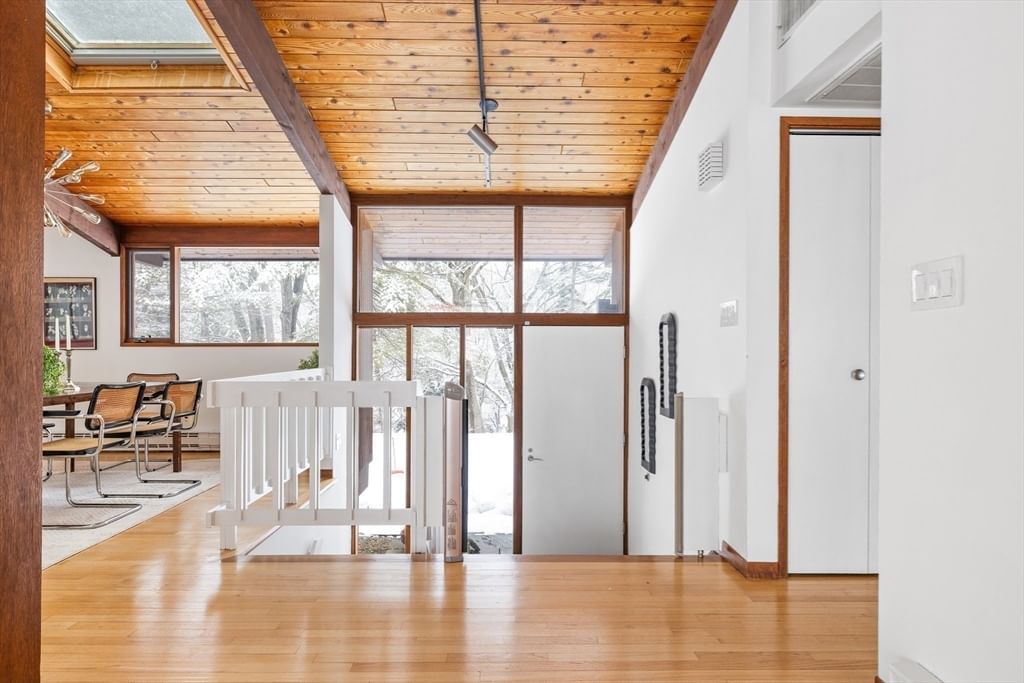 134 Rangeley Rd Brookline — Photo 8 of 27