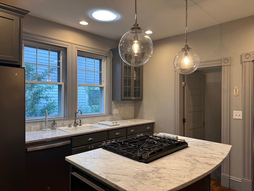 198 Byron St Boston — Photo 14 of 31