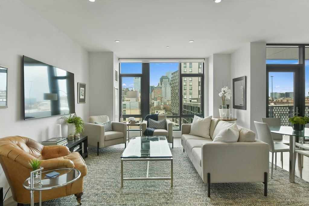 40 Traveler St #710 Boston — Photo 2 of 28