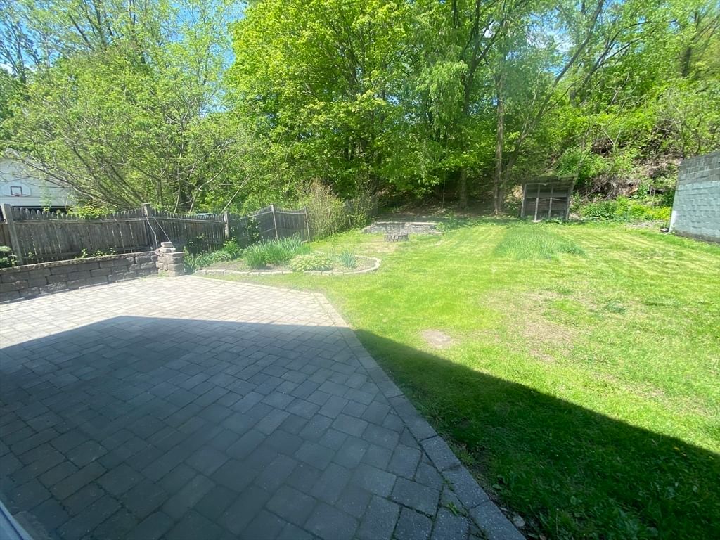 427-429 Deerfield St Greenfield — Photo 11 of 21