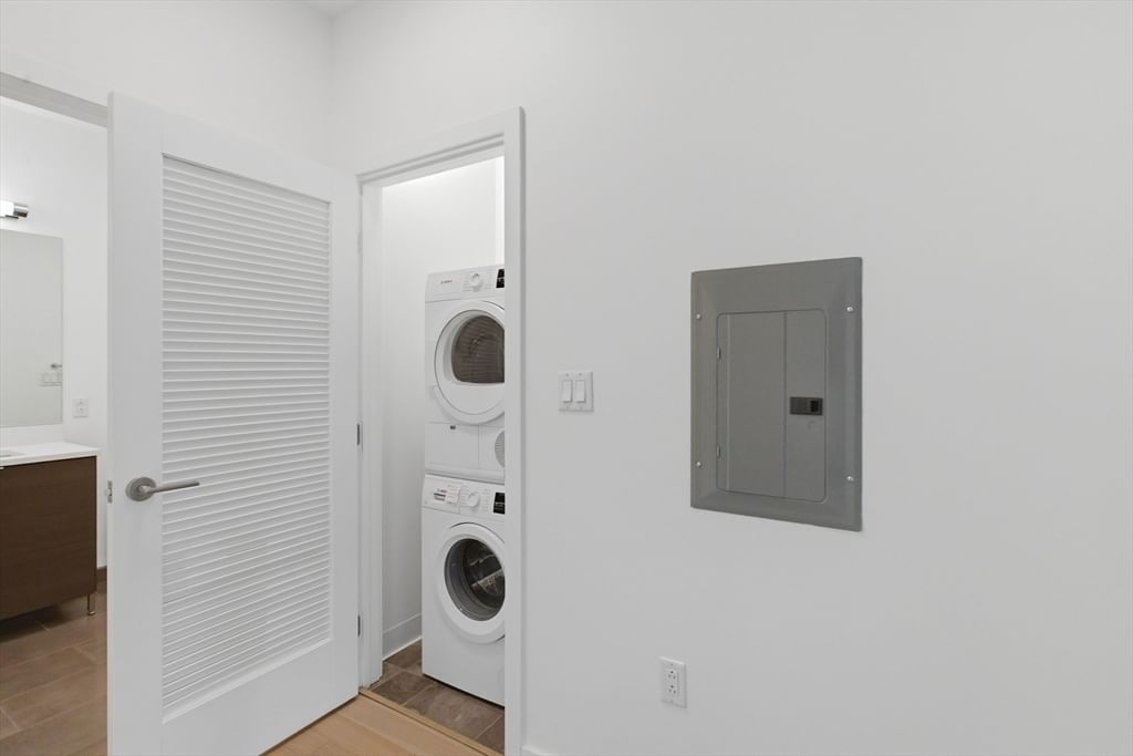 65 Lewis St #PH12 Boston — Photo 23 of 39