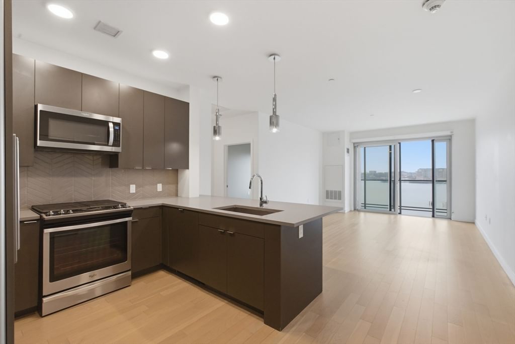 65 Lewis St #PH12 Boston — Photo 8 of 39