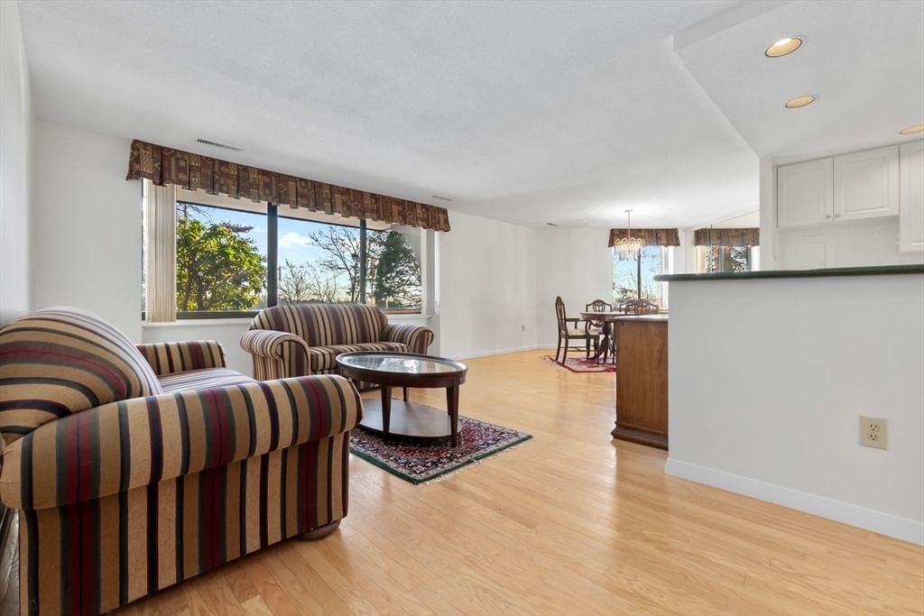 1008 Paradise Road #1M Swampscott — Photo 14 of 38