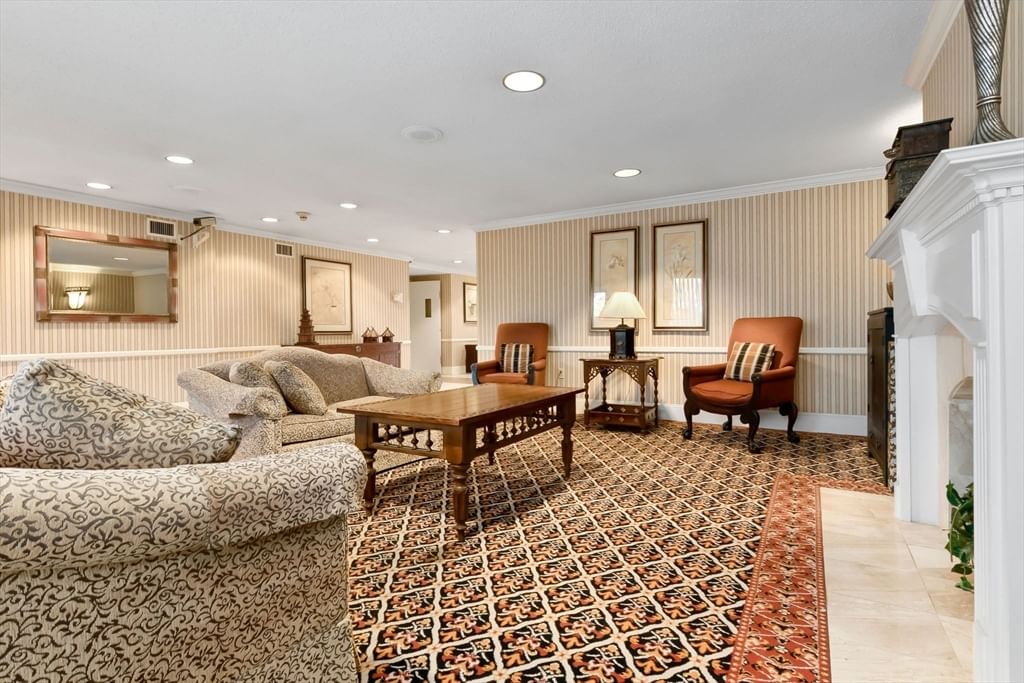1008 Paradise Road #1M Swampscott — Photo 4 of 38