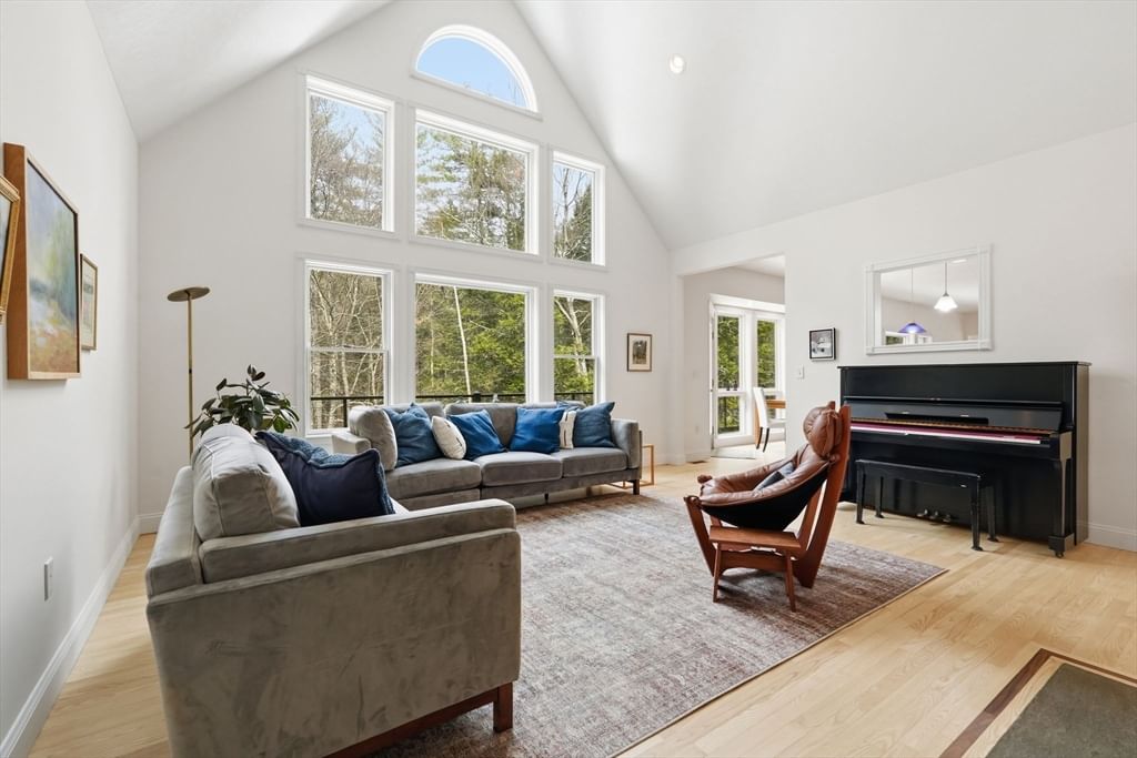 16 N Valley Rd, Pelham, MA 01002 photo 3