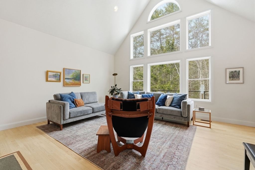 16 N Valley Rd, Pelham, MA 01002 photo 4