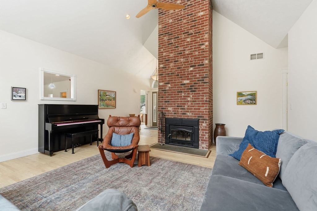 16 N Valley Rd, Pelham, MA 01002 photo 5