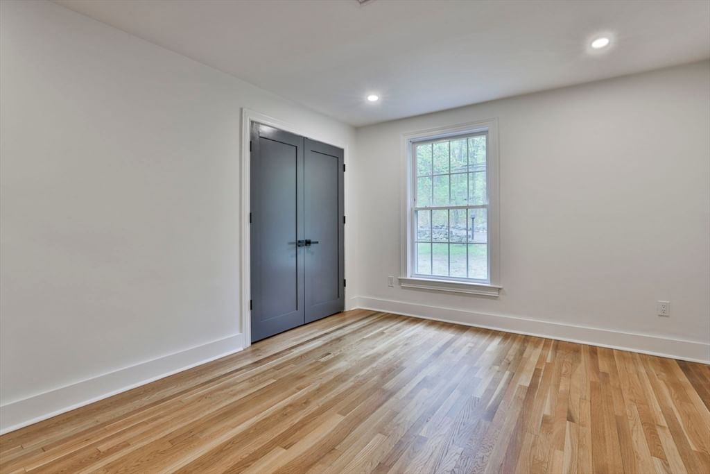 576 Grove St Framingham — Photo 27 of 40