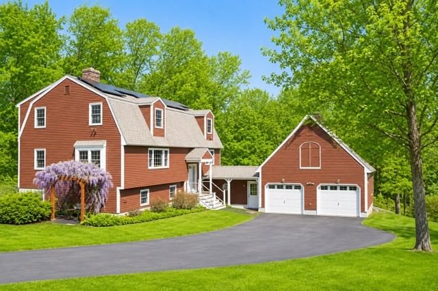 9 Cyndy Ln Millbury — Photo 1 of 42