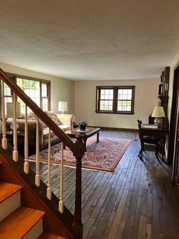 9 Cyndy Ln Millbury — Photo 2 of 42