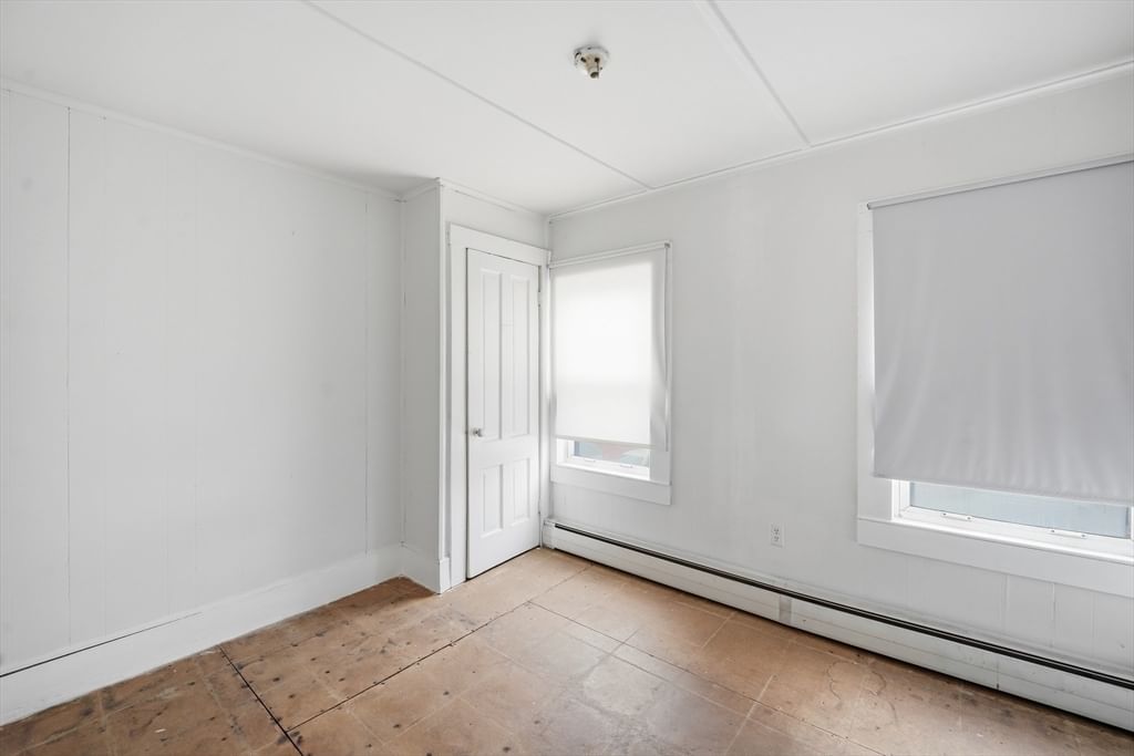 10-12 Oakdale Pl, Easthampton, MA 01027 photo 3