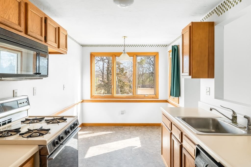 29 Cork Cir #F, Millville, MA 01529 photo 2