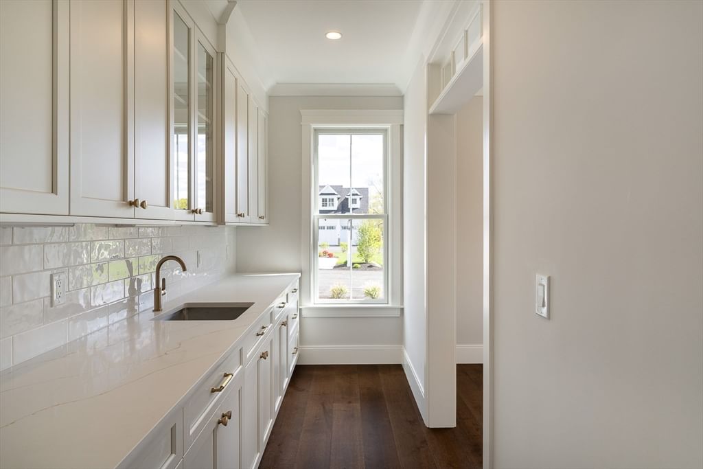 17 Wyndemere Lane Natick — Photo 11 of 38