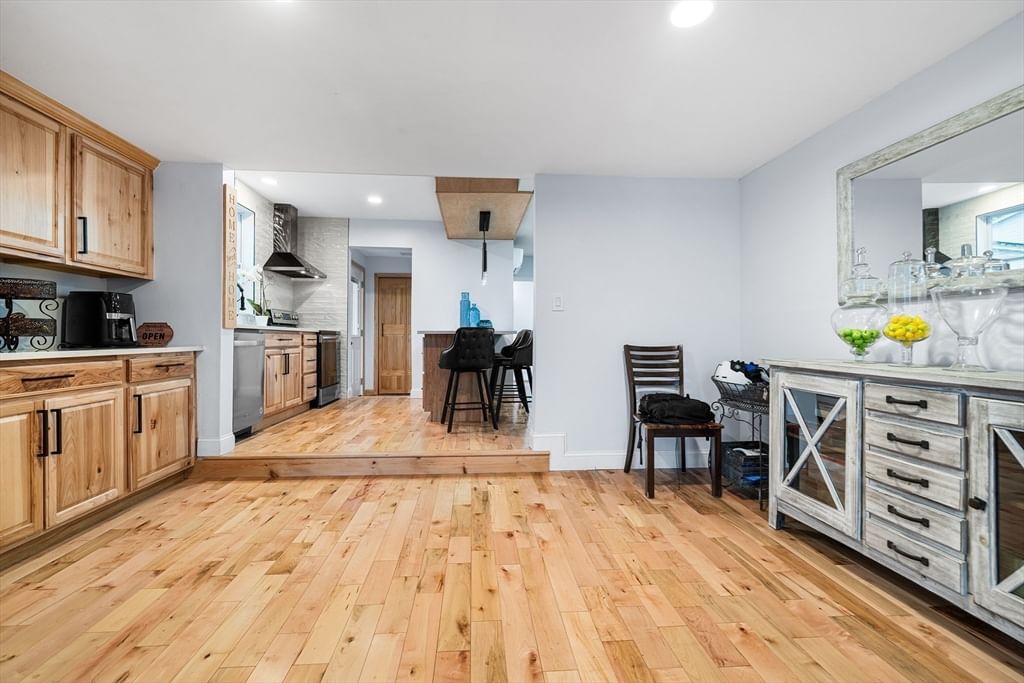 104 Sw Cutoff Northborough — Photo 5 of 33